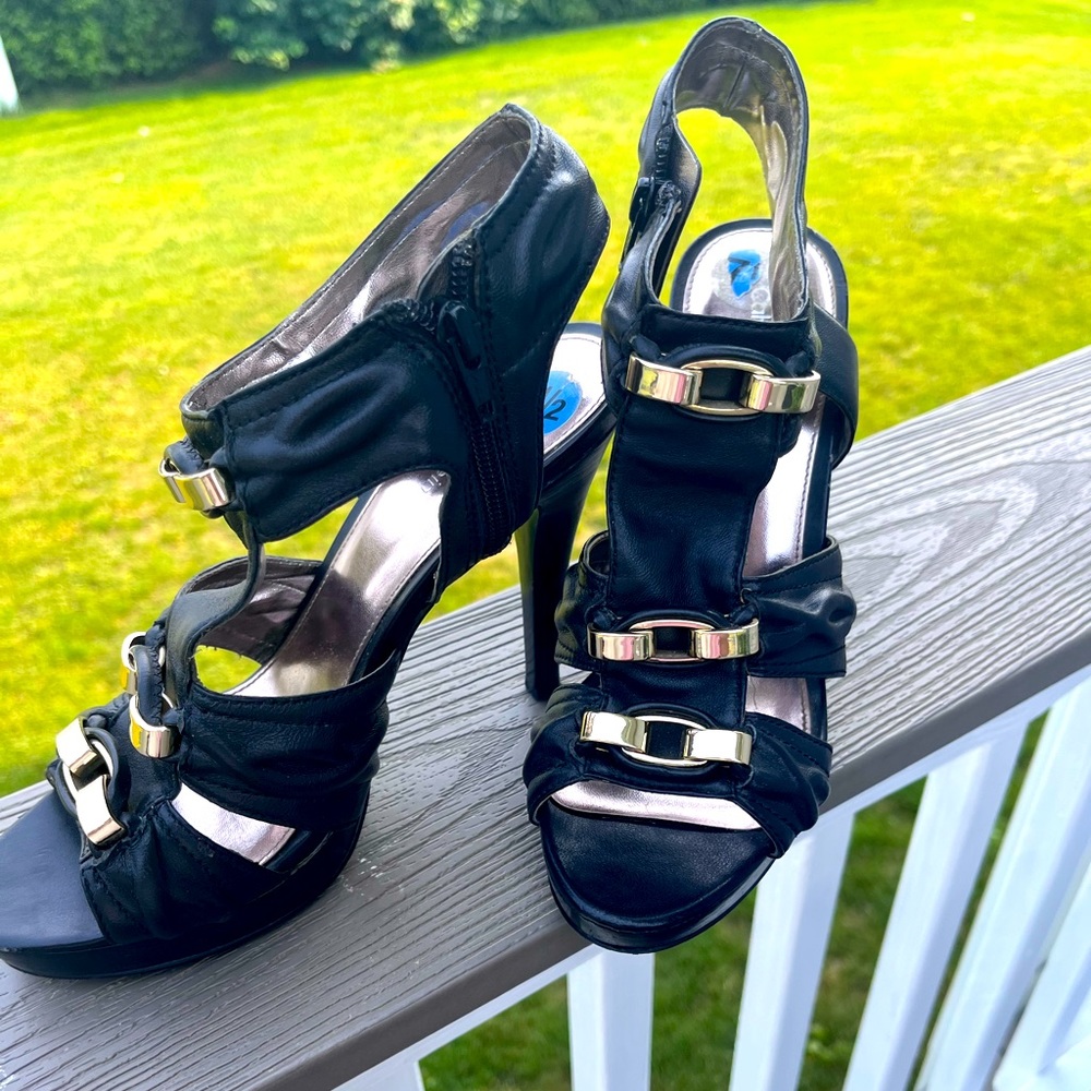 Calvin Klein‼️ Strapy Heels